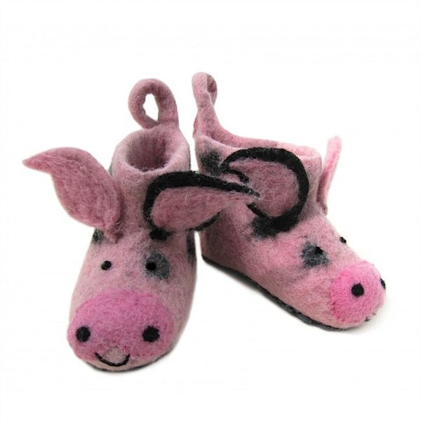 Sew Heart Felt Slippers via Toby & Roo :: daily inspiration for stylish parents and their kids.