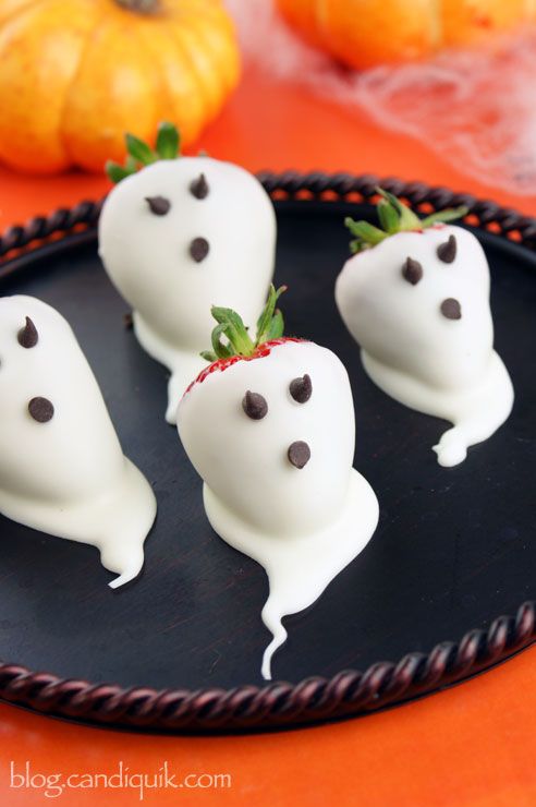 Halloween buffet food ideas via Toby & Roo :: daily inspiration for stylish parents and their kids.