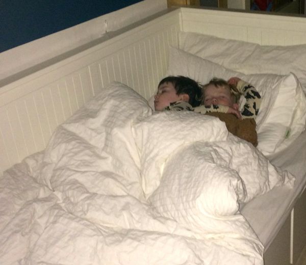 Bed sharing between siblings via Toby & Roo :: daily inspiration for stylish parents and their kids. 
