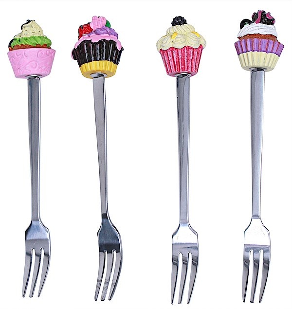 Adorable cupcake cutlery from Lifestyle Ginger via Toby & Roo :: daily inspiration for stylish parents and their kids.