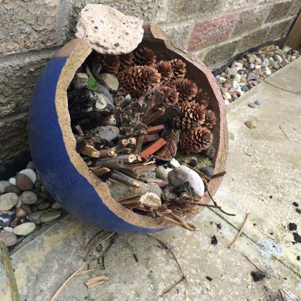 Building a bug hotel via Toby & Roo :: daily inspiration for stylish parents and their kids.