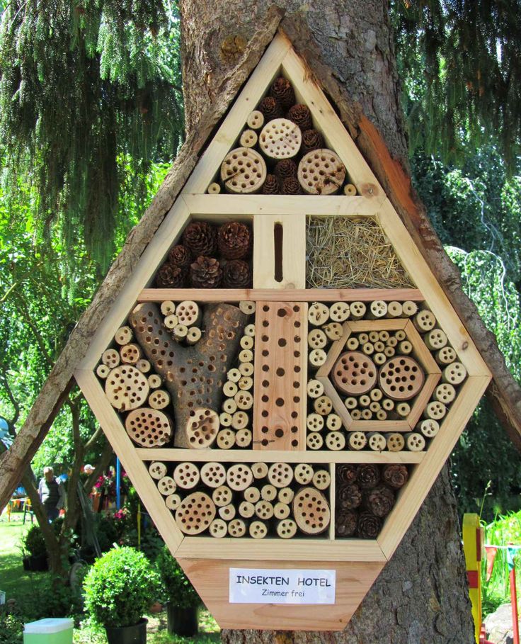 Building a bug hotel via Toby & Roo :: daily inspiration for stylish parents and their kids.