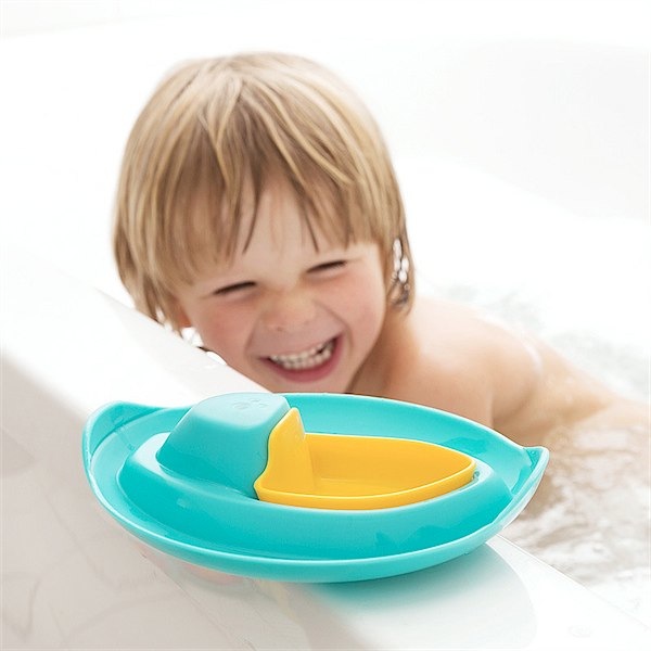Beach and bath toys from Quut via Toby & Roo :: daily inspiration for stylish parents and their kids.