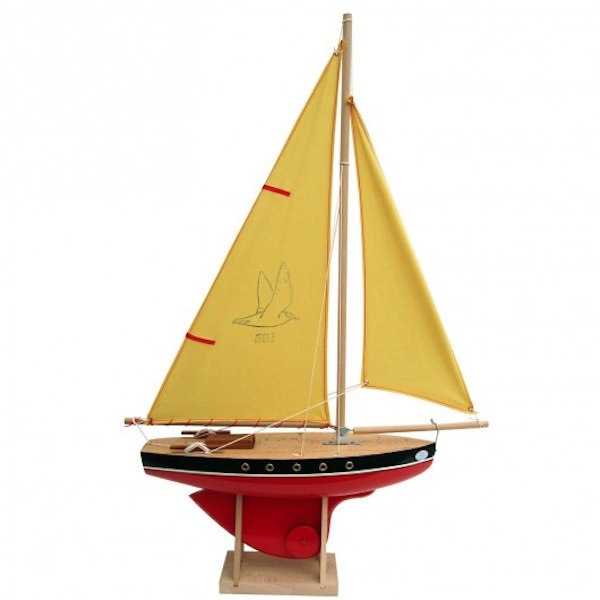 Beautiful handmade boats from Tirot via Toby & Roo :: daily inspiration for stylish parents and their kids.
