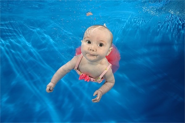 Water Babies photoshoot via Toby & Roo :: daily inspiration for stylish parents and their kids.