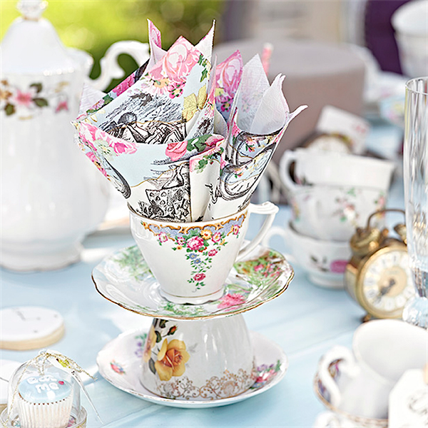 Alice in Wonderland themed tea parties for kids this summer via Toby & Roo :: Daily inspiration for stylish parents and their kids