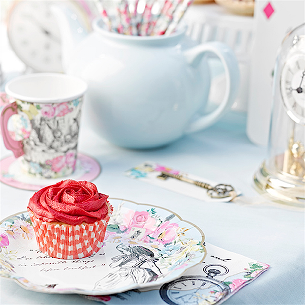 Alice in Wonderland themed tea parties for kids this summer via Toby & Roo :: Daily inspiration for stylish parents and their kids