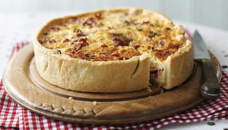 The perfect summer quiche recipe via Toby & Roo :: daily inspiration for stylish parents and their kids.