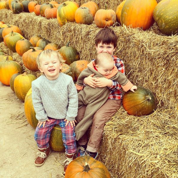 How to pick the best pumpkin for halloween via Toby & Roo :: daily inspiration for stylish parents and their kids.