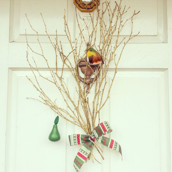 How to make Partridge in a pear tree Christmas door decorations via Toby & Roo :: daily inspiration for stylish parents and their kids.