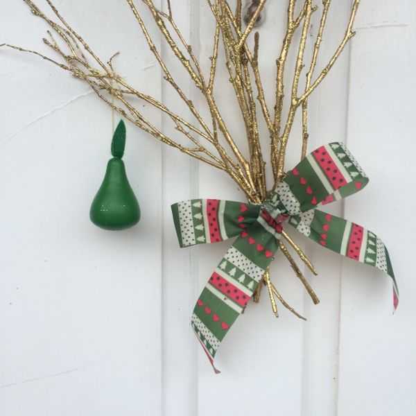 How to make Partridge in a pear tree Christmas door decorations via Toby & Roo :: daily inspiration for stylish parents and their kids.