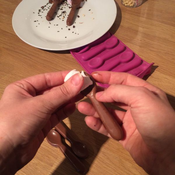 How to make hot chocolate spoons via Toby & Roo :: daily inspiration for stylish parents and their kids.
