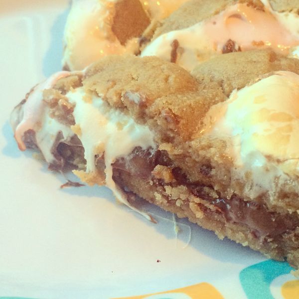 'Ooey-Gooey Smores Cake recipe :: Give me all the sins via Toby & Roo :: daily inspiration for stylish parents and their kids.