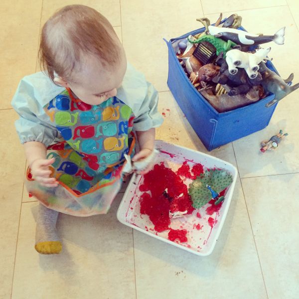 7 Edible sensory play activities for babies and toddlers via Toby & Roo.