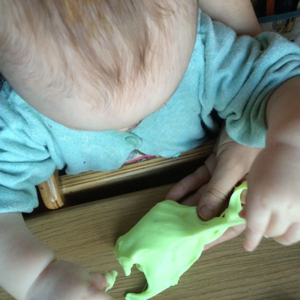 2 Ingredient, UK friendly, borax free slime recipe via Toby & Roo :: daily inspiration for stylish parents and their kids.