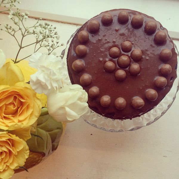 Malteaser cake recipe via Toby & Roo :: daily inspiration for stylish parens and their kids.