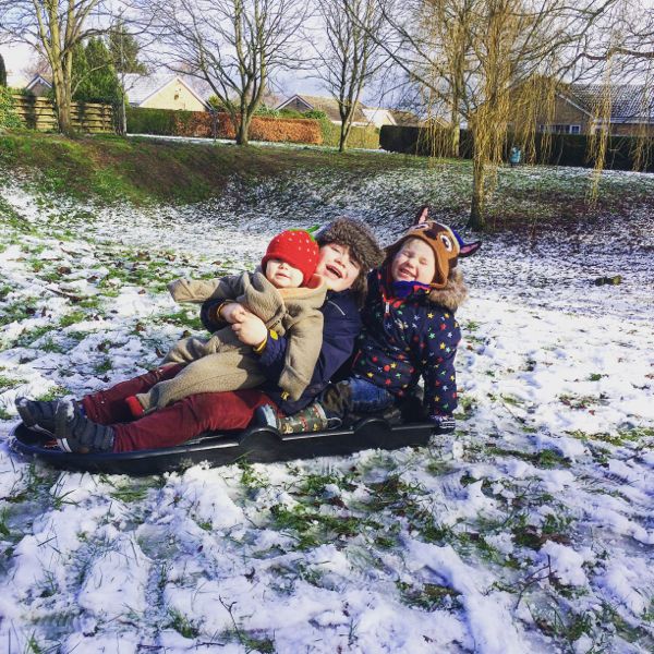8 Tips & Activities for kids in Snow! via Toby & Roo :: daily inspiration for stylish parents and their kids.