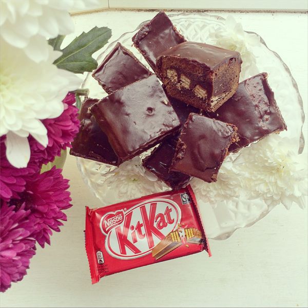 Kitkat brownie recipe via Toby & Roo