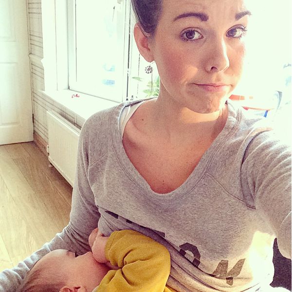 Breastfeeding mama power! Do you take brelfies (breastfeeding selfies?!) via Toby & Roo :: daily inspiration for stylish parents and their kids.